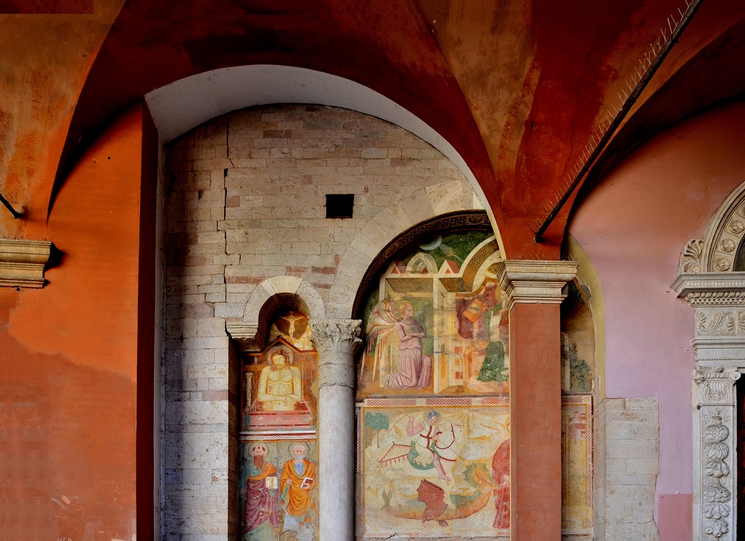 18 - Pérouse - Basilique San Pietro - Le cloître
