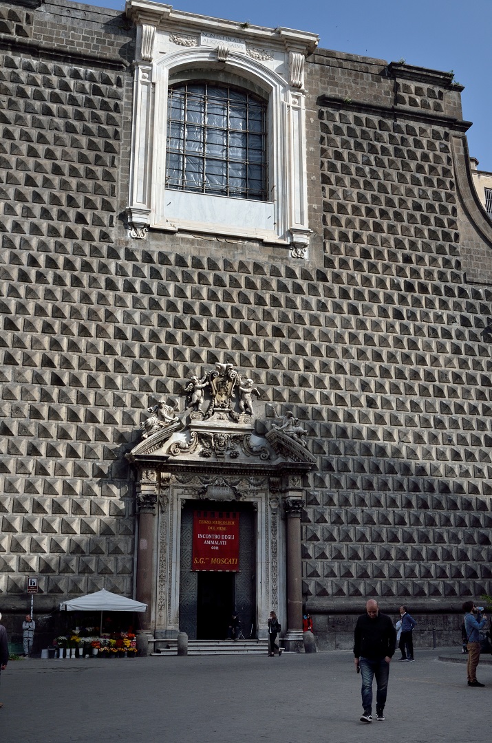 33 - DSC_6730.a - Eglise Gesù Nuovo - XVIème-XVIIème siècle - Vestige d'un ancien palais