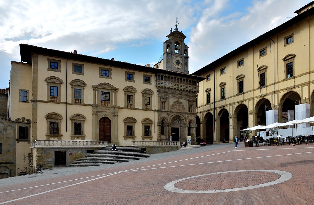 9 - Arezzo - Piazza Grande - Palais du tribunal - Palais de la fraternité laïque