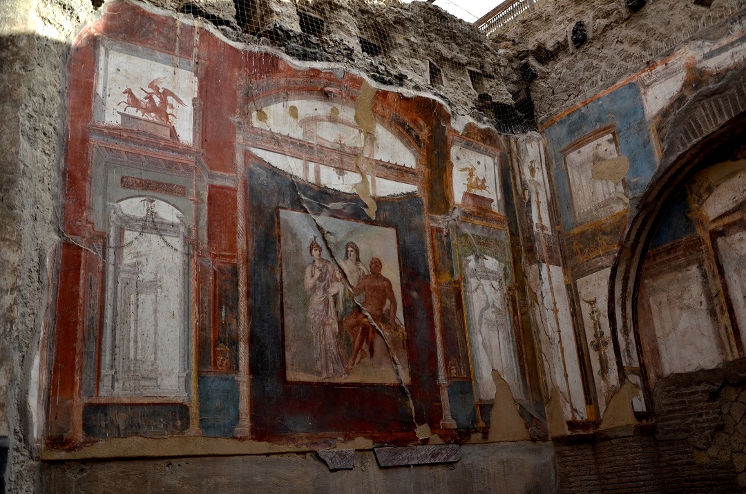 103 - Herculanum - Mur gauche du Sacellum - tableau d'Hercule, Minerve et Junon