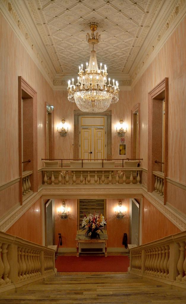 45 - La Fenice . Accès à la cafeteria