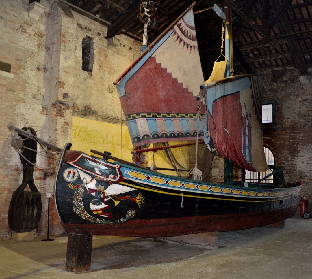 53 - L'arsenal . Musée naval . Bateau à voiles