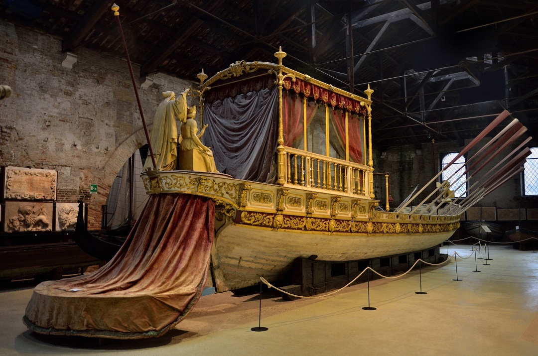 54 - L'arsenal . Musée naval . Bateau royal