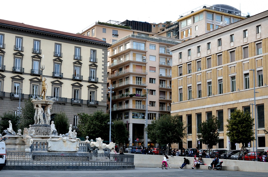 84 - Pizza municipio - Fontaine de Neptune