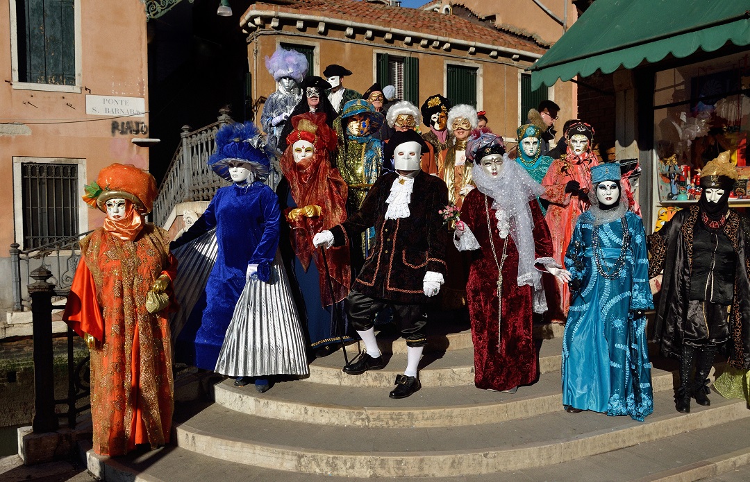 86 - La dante costumée